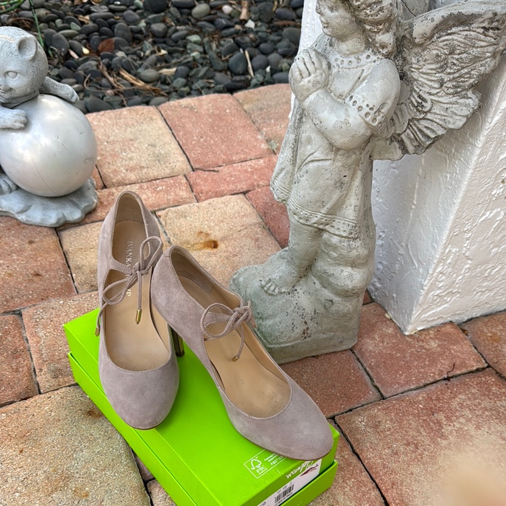 Ivanka Trump beige suede Heels with top tie.